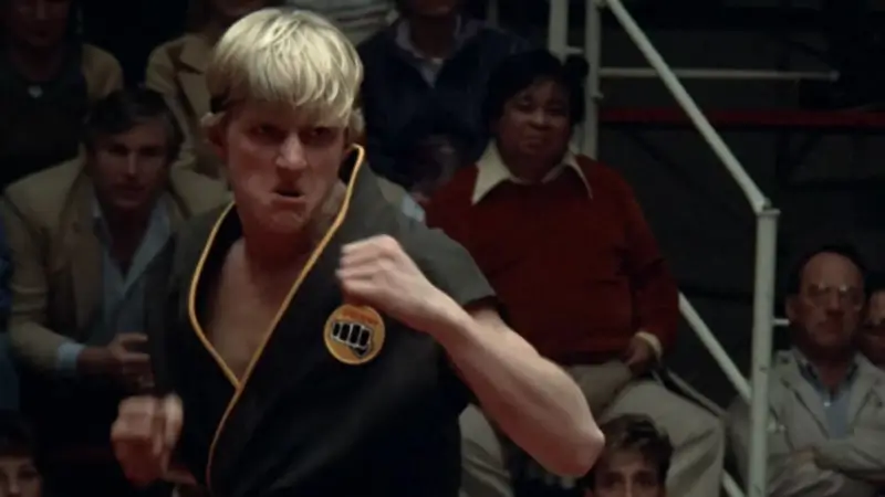 A Evolução de Johnny Lawrence em Cobra Kai - Johnny Lawrence em Karate Kid